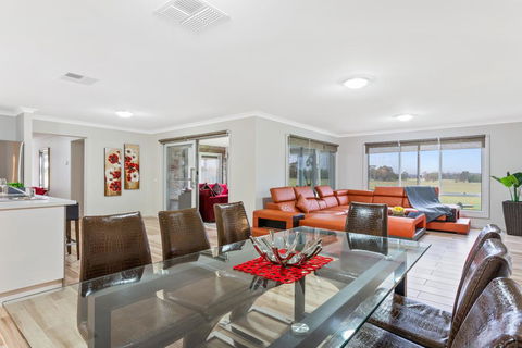 Bulla Hill Villas - Melbourne Airport - E Caravan Parks 1
