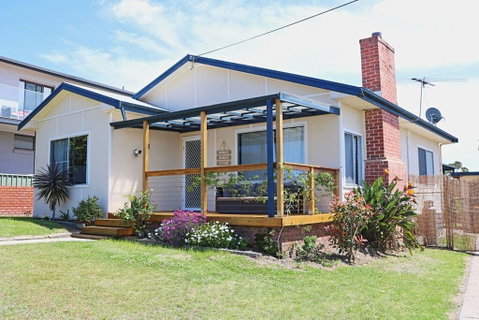 Bungo Beach House - Pet Friendly Home - E Caravan Parks 1