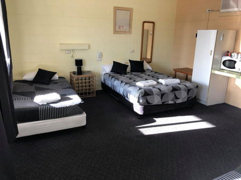Burdekin Motor Inn - E Caravan Parks 1
