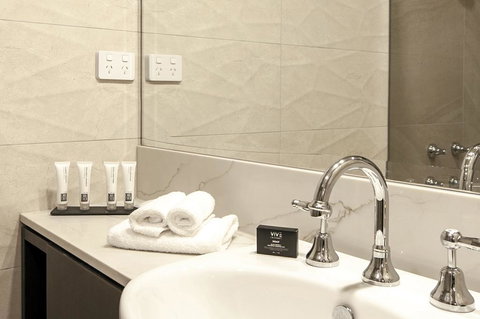 Burke And Wills Hotel Toowoomba - E Caravan Parks 2