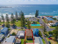 Burleigh Unit 2 -28 Clarence Street - Opposite Main Beach.
