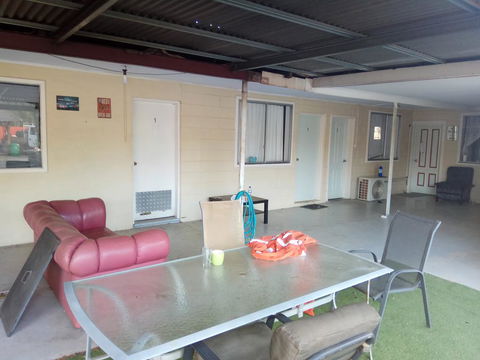 Burt St Gardens - E Caravan Parks 1