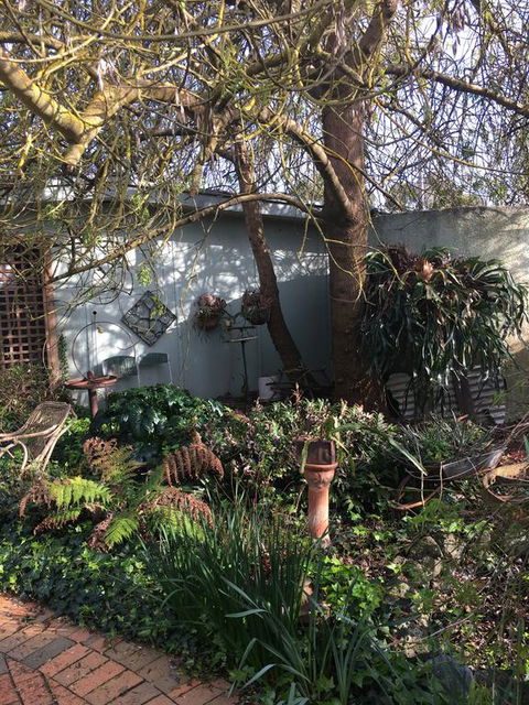 Butlers Guesthouse - E Caravan Parks 0