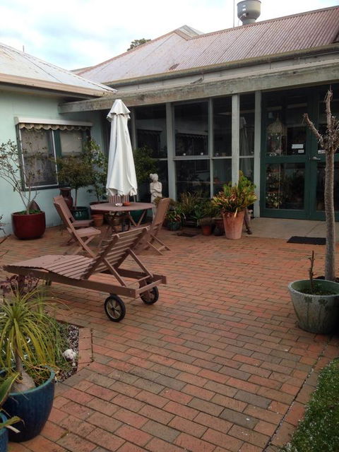 Butlers Guesthouse - E Caravan Parks 3