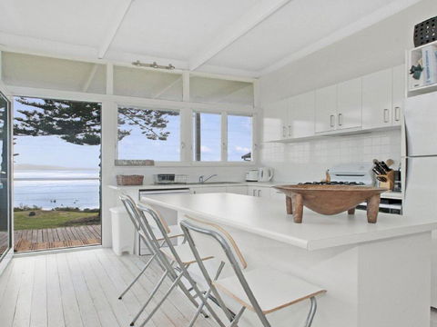 By The Sea - SPECIAL OFFER 3 FOR 2 - E Caravan Parks 1