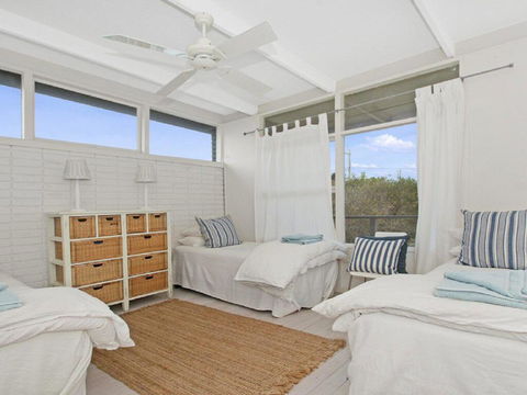By The Sea - SPECIAL OFFER 3 FOR 2 - E Caravan Parks 3