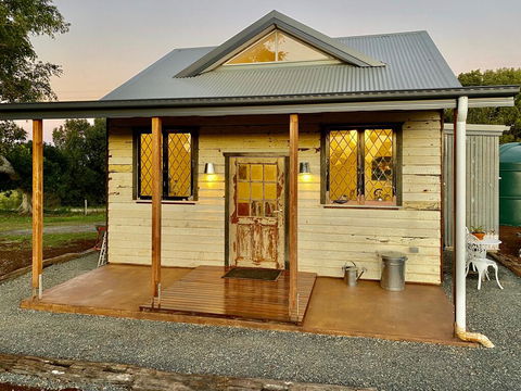 BYRON BAY New! SUNSET COTTAGE - E Caravan Parks 0