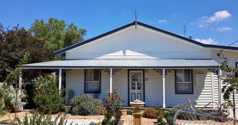 C & A's Cottage - E Caravan Parks 1