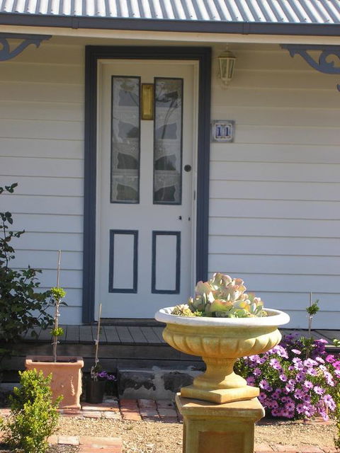 C & A's Cottage - E Caravan Parks 3