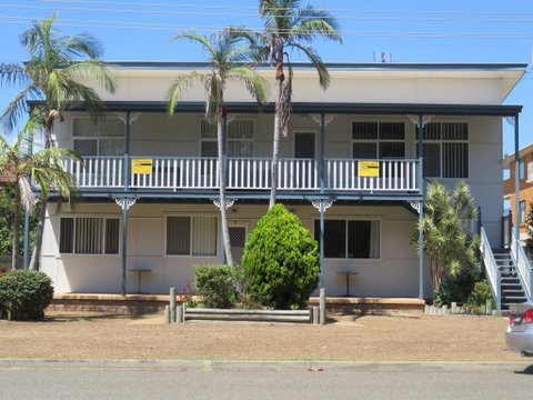 Cabenay 3 - VIEWS ACROSS THE PARK - E Caravan Parks 0
