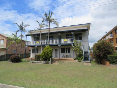 Cabenay 3 - VIEWS ACROSS THE PARK - E Caravan Parks 1