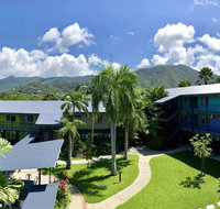 Cairns Adventure Lodge - Cook your own meals in your private Kitchen includes Dishwasher Washing Machine - E Caravan Parks