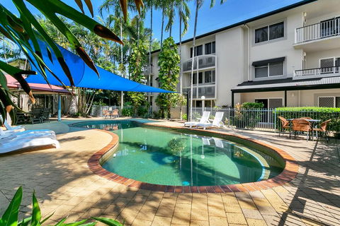 Cairns Reef Apartments & Motel - E Caravan Parks 2