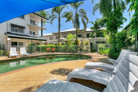 Cairns Reef Apartments & Motel - E Caravan Parks 3