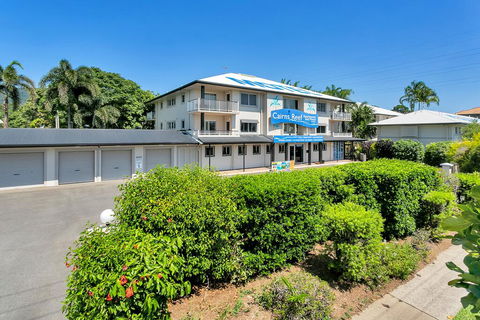 Cairns Reef Apartments & Motel - E Caravan Parks 1