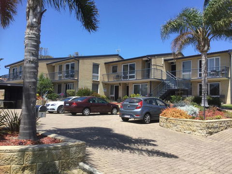 Calendo Apartments - E Caravan Parks 0