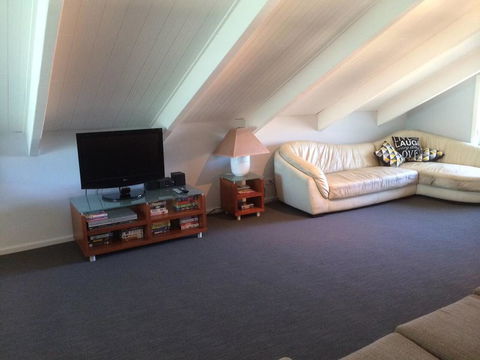 Callala Beach Shack - Pet Friendly - E Caravan Parks 0