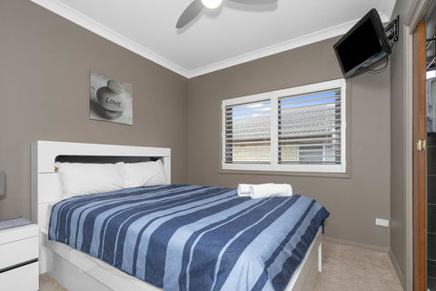 Calypso, Unit 5 - The Entrance - E Caravan Parks 3