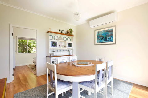 Camellia Cottage - E Caravan Parks 3