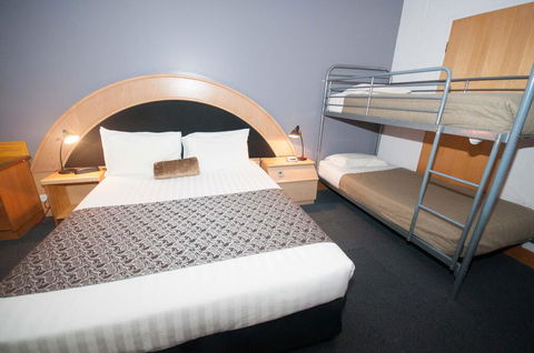 Capital Airport Motel - E Caravan Parks 1