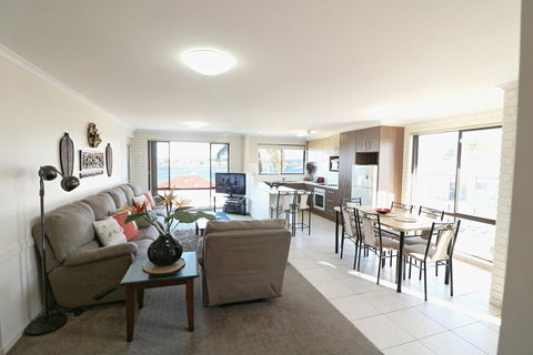 Capri Apartments - E Caravan Parks 3