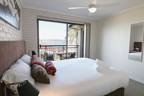 Capri Apartments - E Caravan Parks 1