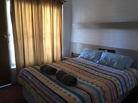 Capri Motel - E Caravan Parks 2