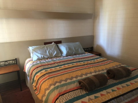 Capri Motel - E Caravan Parks 1