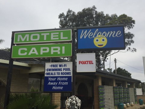Capri Motel - E Caravan Parks 0