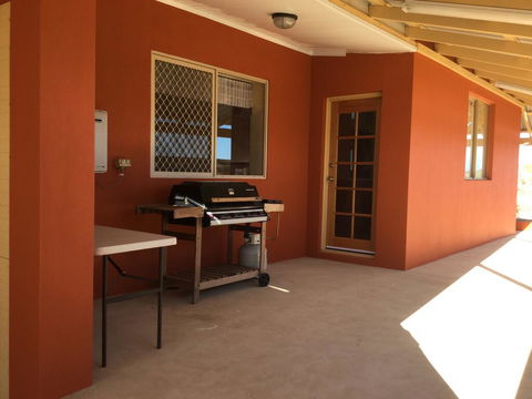 Caretakers Cottage Budget Accommodation - E Caravan Parks 0