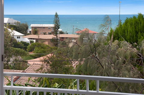 Carolyn's Beach House - E Caravan Parks 1