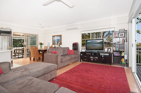 Carolyn's Beach House - E Caravan Parks 3
