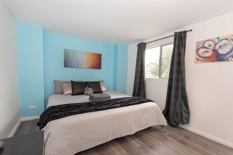 Carramar Studio KingBed PrivateRm 1 Min To Station - STUDIO - E Caravan Parks 0