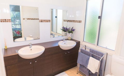 Carri-away - 15 Solitude Drive - E Caravan Parks 1