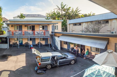 Castaways Backpackers Cairns - E Caravan Parks 2