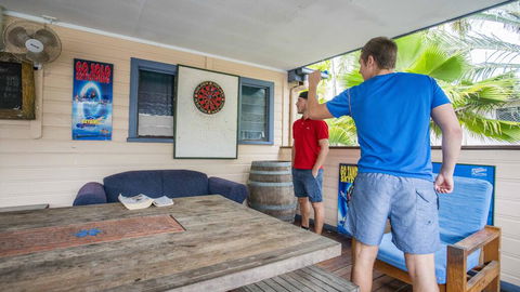 Castaways Backpackers Cairns - E Caravan Parks 1