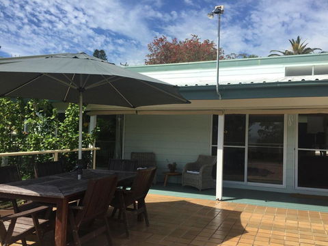 Castaways' 36 Cromarty Road - Beachfront House - E Caravan Parks 1