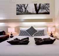 Castle Creek Motel - E Caravan Parks