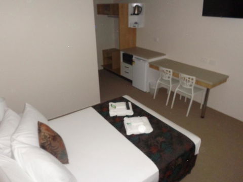 Castle Crest Motel - E Caravan Parks 3