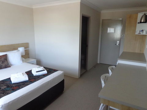 Castle Crest Motel - E Caravan Parks 2