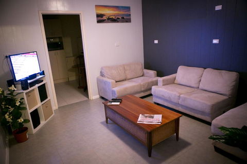 Cave Place Units - E Caravan Parks 0