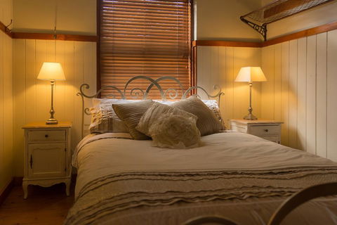 Celestial Dew Guest House, Day Spa, Retreat - E Caravan Parks 1