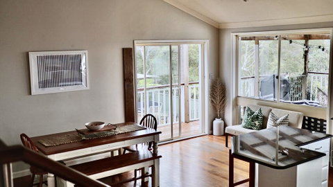 Central Coast Getaway 4B Family Holiday Home - E Caravan Parks 2