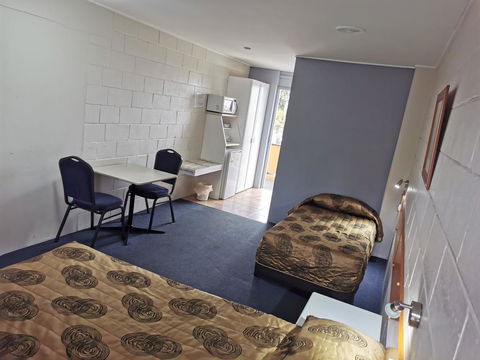 Central Motel Ipswich - E Caravan Parks 2