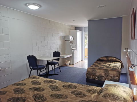 Central Motel Ipswich - E Caravan Parks 1