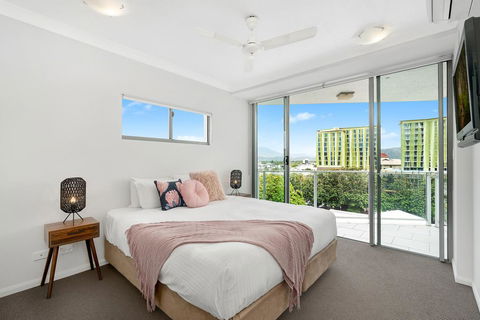 Centrepoint Apartments - E Caravan Parks 1