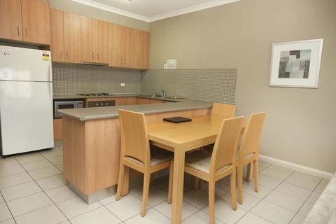 Centrepoint Apartments Griffith - E Caravan Parks 2