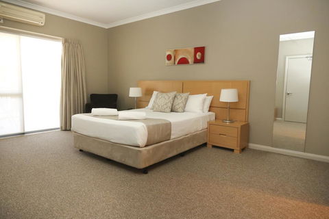 Centrepoint Apartments Griffith - E Caravan Parks 1