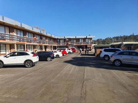 Cessnock Vintage Motor Inn - E Caravan Parks 0