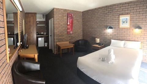 Cessnock Vintage Motor Inn - E Caravan Parks 3